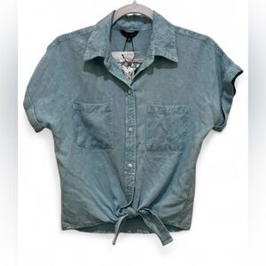 NWT Sim & Sam women’s Medium short sleeve button up bleach wash blue shirt